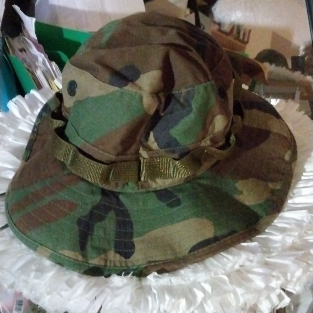 Unique Designer Army Camelfloug hat sz 7.75$28+ free scarf or hat